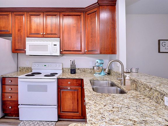 5th image of 525 Ironwood Dr