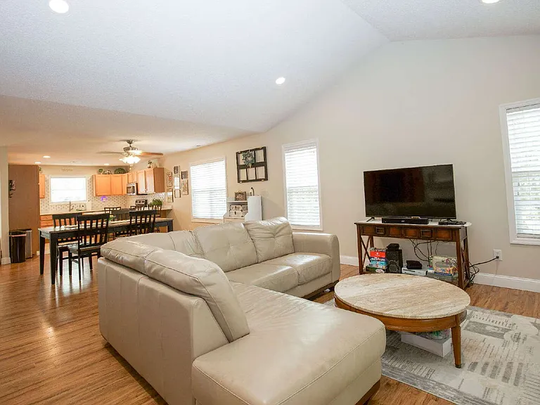 225 Adams Cir — Photo 14