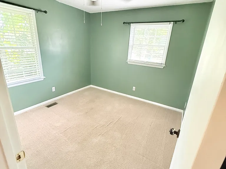 129 Lee Dr — Photo 20