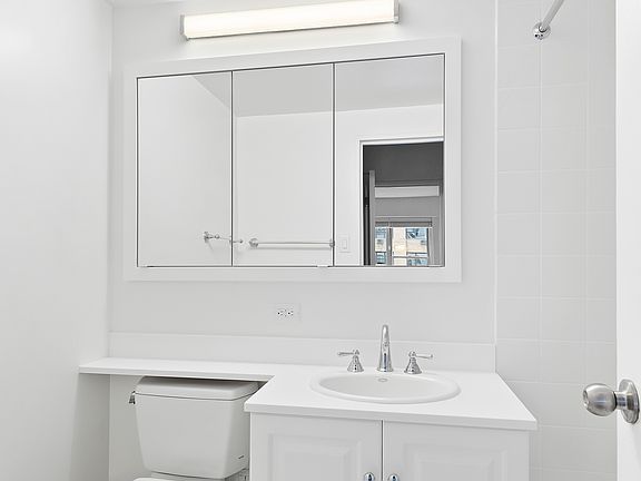 5th image of 215 E 68th St APT 10H