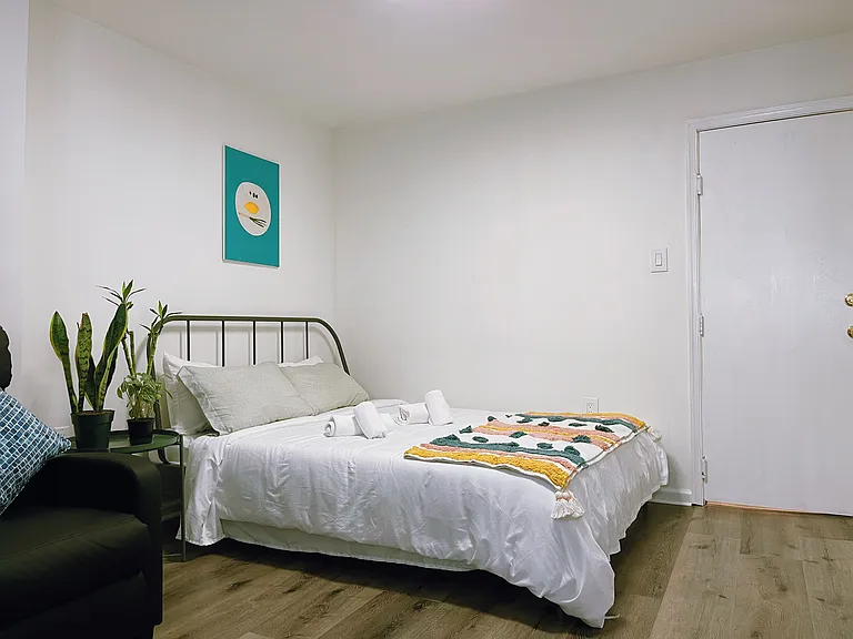 1725 Bainbridge St #2R — Photo 6