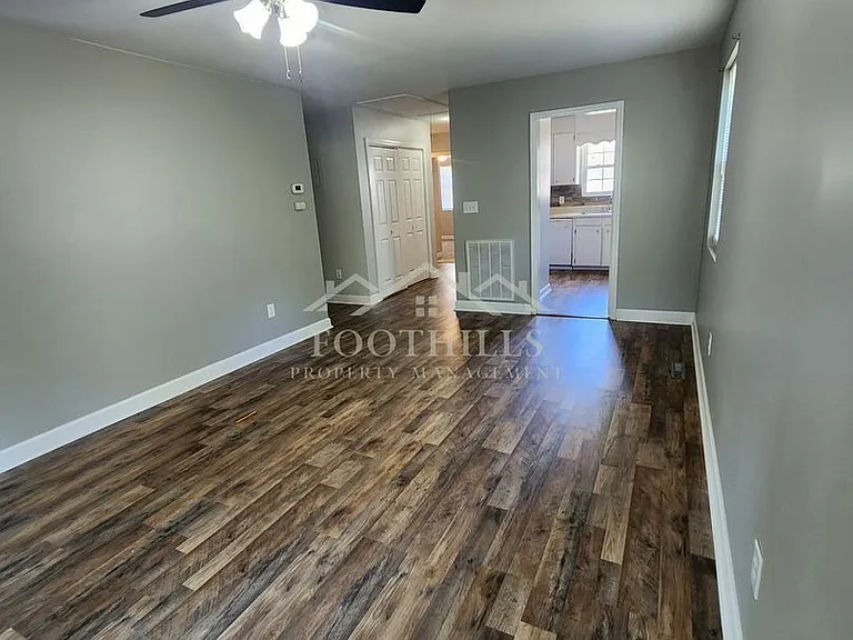 613 N Pointe Crk — Photo 5
