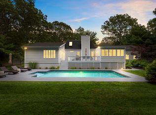 21 Kennedy Dr, Southampton, NY 11968