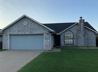 11821 SW 4th St, Yukon, OK 73099