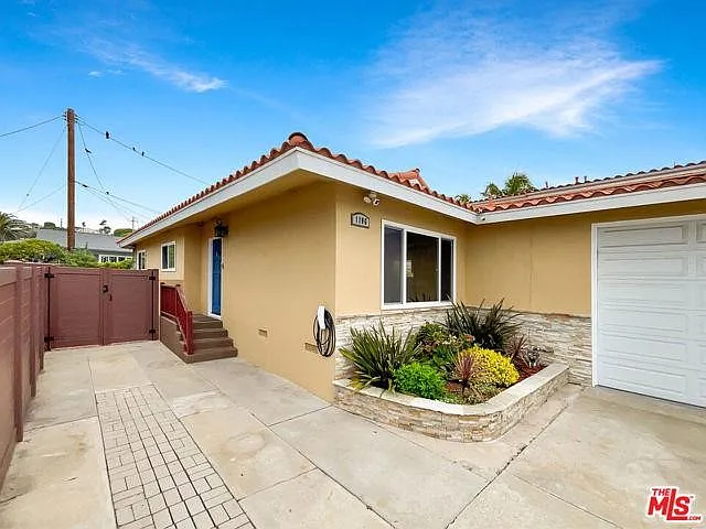3 bed, 1258 sqft, $5,895 — Photo 1