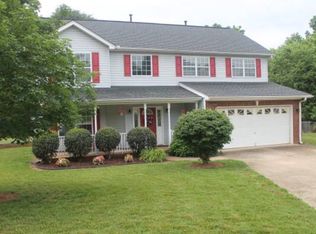 27 Summer Valley Ct, Greer, SC 29651