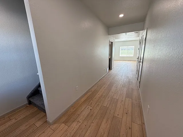 3 bed, 2.5 bath, 1720 sqft, $2,100 — Photo 2