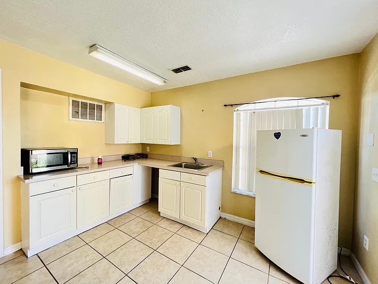 702 Washington Palm Loop #B — Photo 6