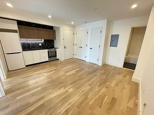 Rented by Tapiro Realty | media 2