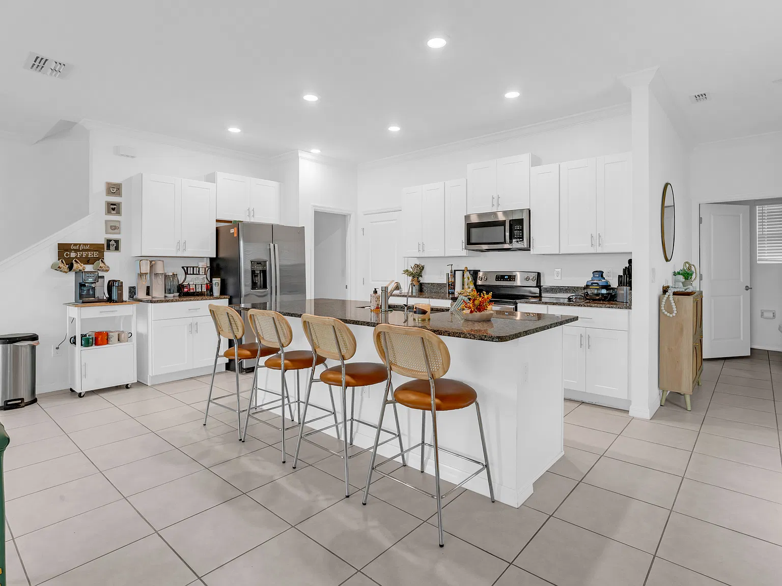 3 bed, 2.5 bath, 1861 sqft, $2,490 — Photo 4