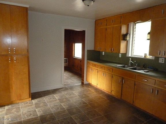 3rd image of 2122 Carnes St
