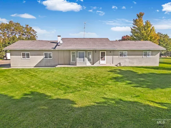 321 Clear Lakes Ln, Buhl, ID 83316