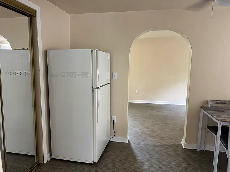 38 1/2 S Elm St #2 — Photo 6