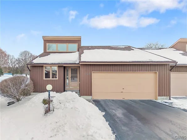 105 Lancelot Ln, Camillus, NY 13031