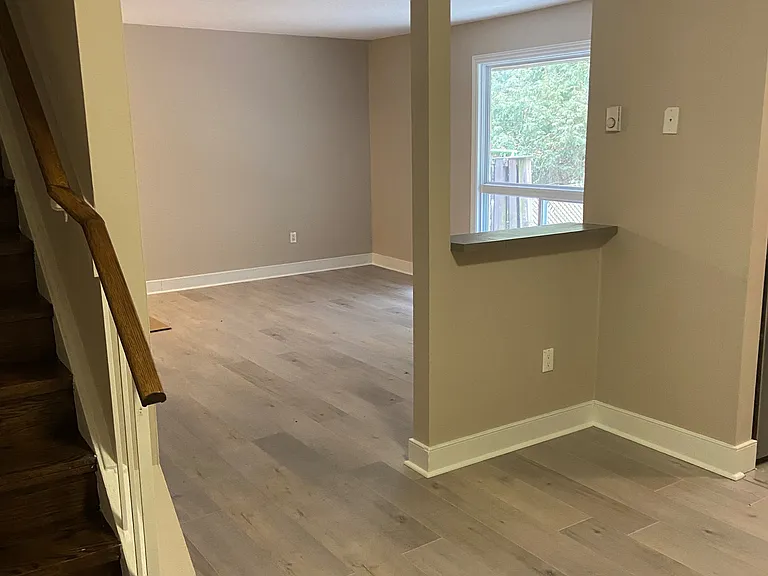 700 Parkhill Rd W — Photo 5