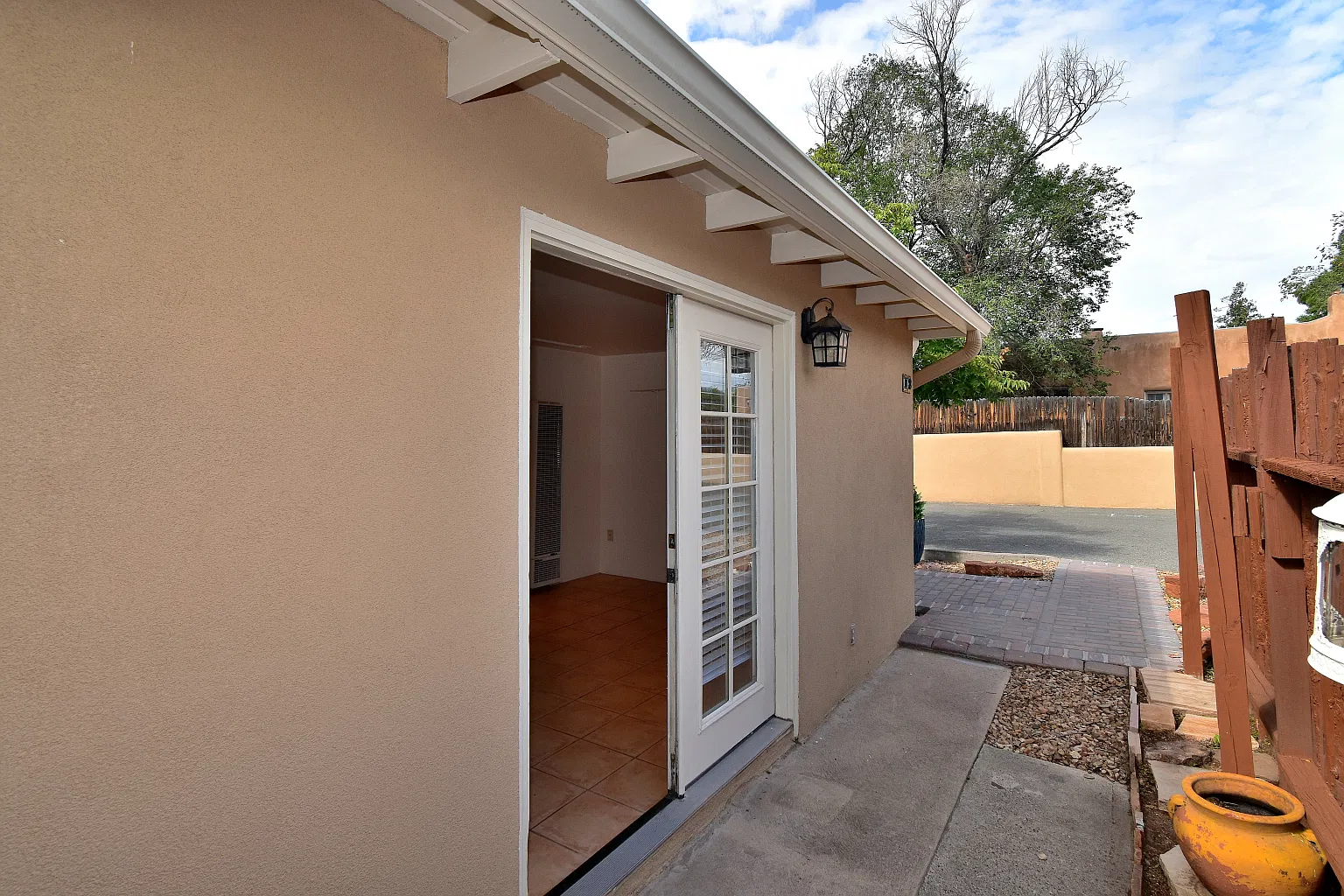 Studio, 250 sqft, $1,200 — Photo 4