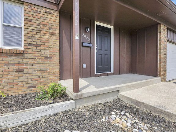 3rd image of 2022 Northcliff Dr