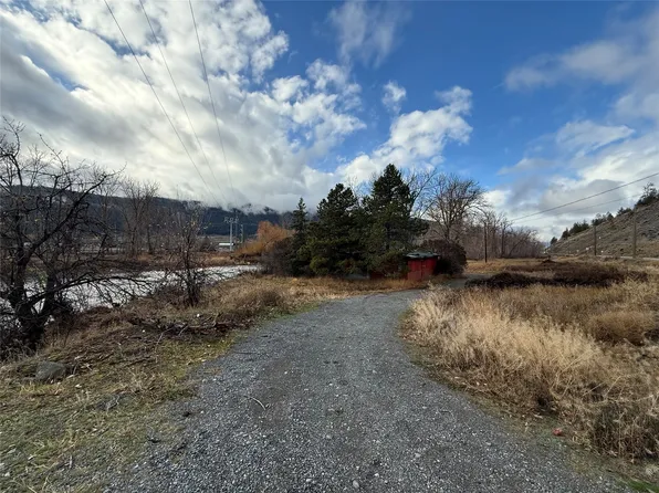 1100 Nicola Ave, Merritt, BC V1K 1H3