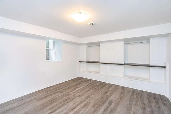 499 Queens Ave — Photo 8
