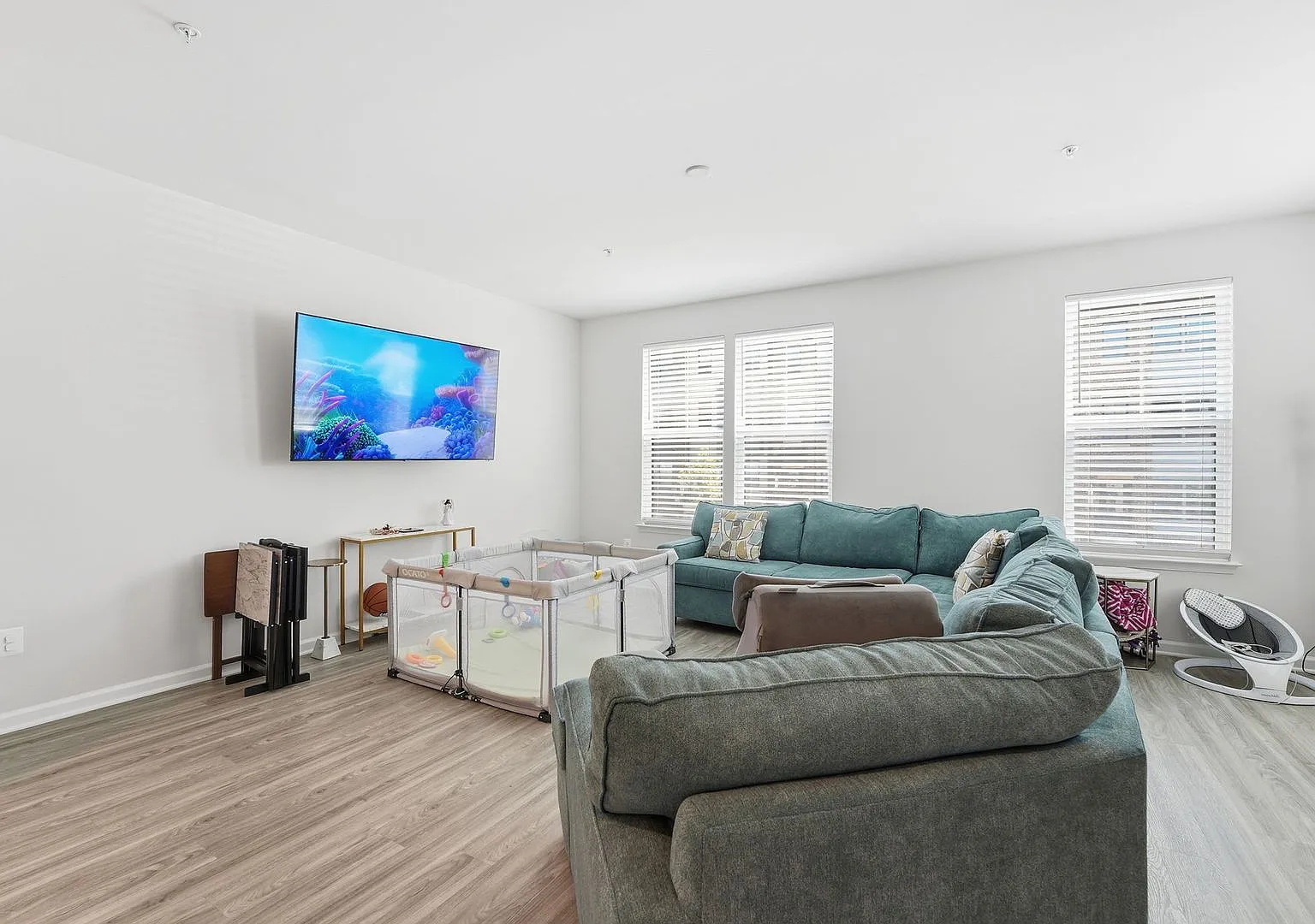 Welcome to this beautifully maintained residence in the heart of Hyattsville, where comfort and s... — Photo 3