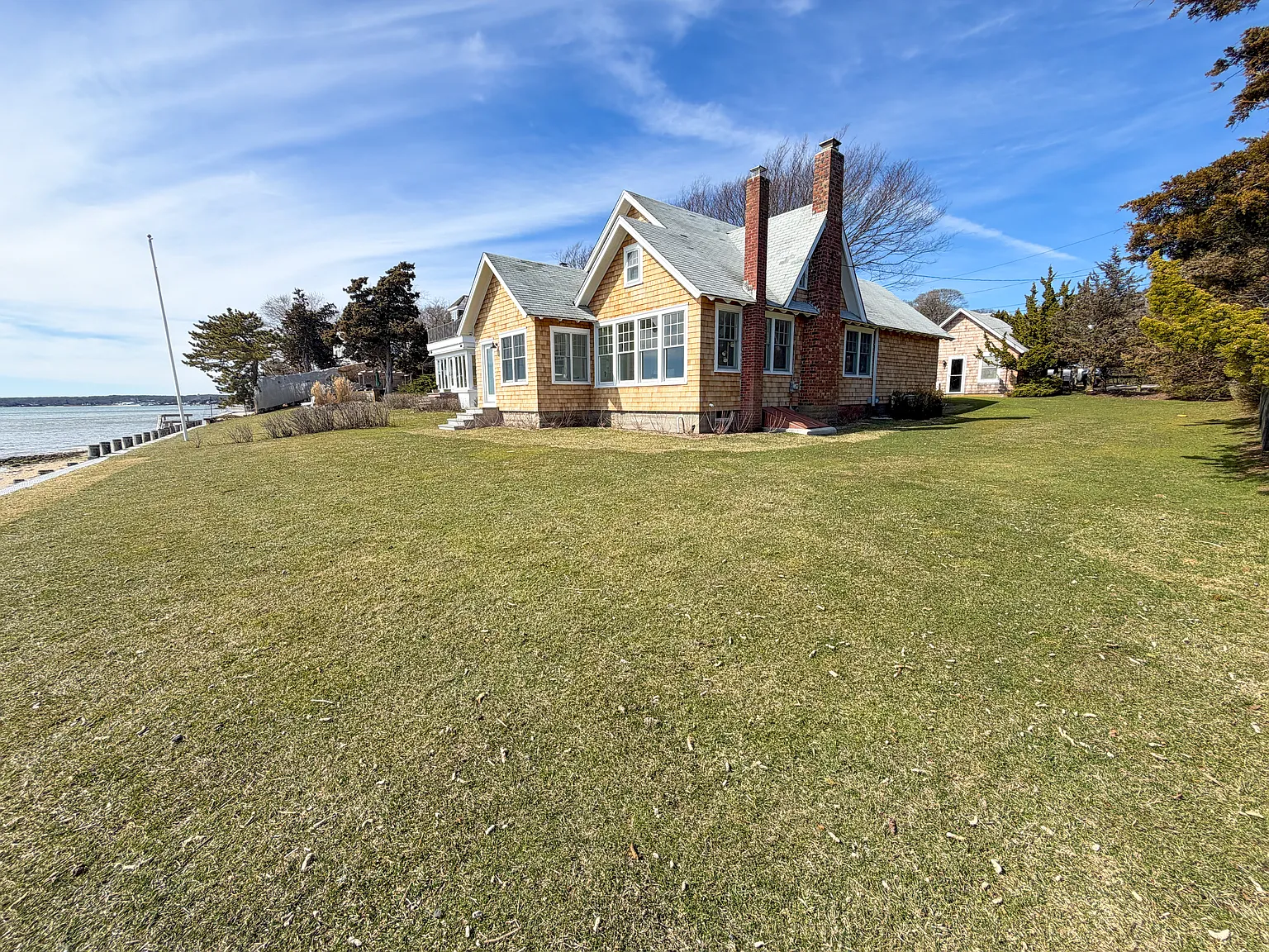 Shinnecock Hills Bayfront Retreat with Sweeping Water Views — Photo 3