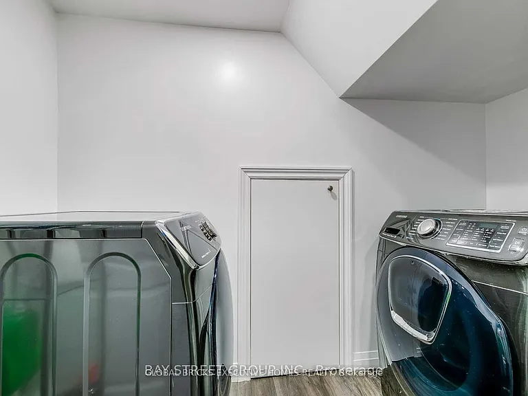 5045 Rundle Ct #UPPER — Photo 22
