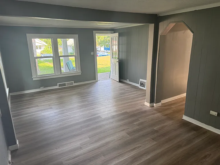 2305 N Ellis St — Photo 6