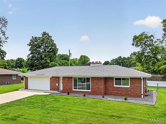 3rd image of 34 Chadwick Dr
