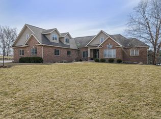 7505 E Wildwood Rd, Stillman Valley, IL 61084
