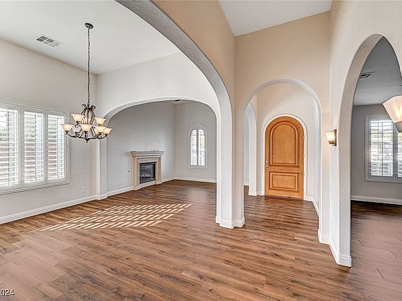 5th image of 8411 Benidorm Ave