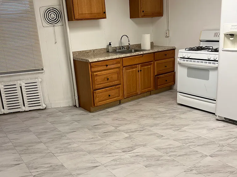 15 S Oakland Ave #103 — Photo 5