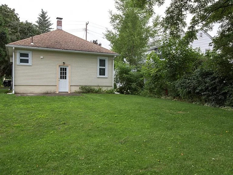 130 Dwight Ave — Photo 12