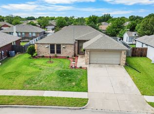 817 Amber Dr, Saginaw, TX 76179