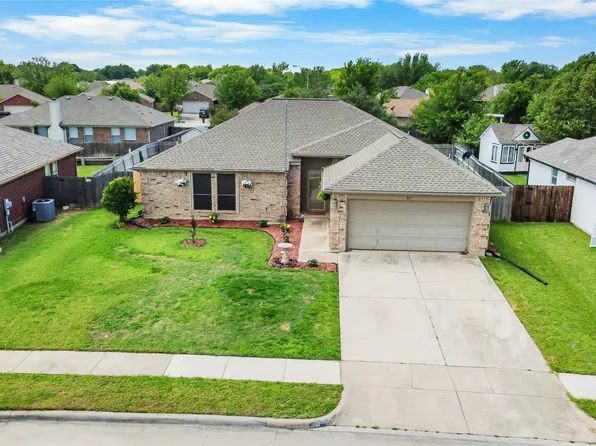 817 Amber Dr, Saginaw, TX 76179