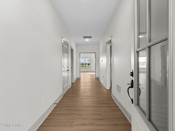 4th image of 103 Freeman Ave