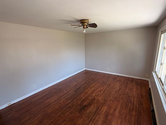5th image of 2909 Avalon Ave NE