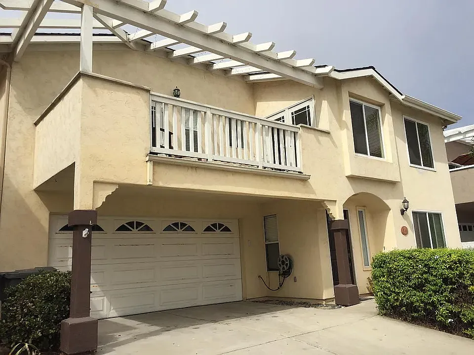 3 bed, 2.5 bath, 1756 sqft, $4,900 — Photo 1