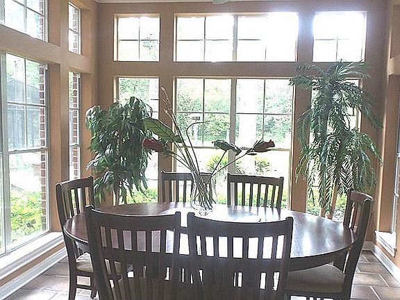 BREAKFAST ROOM