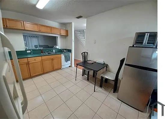 3 bed, 1400 sqft, $3,200 — Photo 4