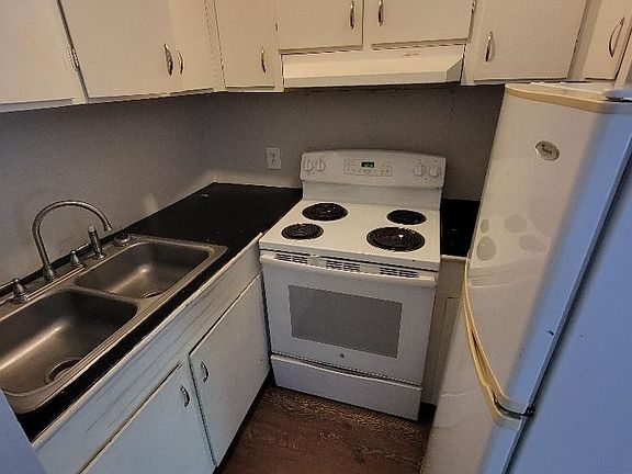 4th image of 19 W Grady St #7