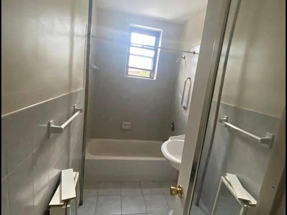 5th image of 9036 144th Pl APT B4