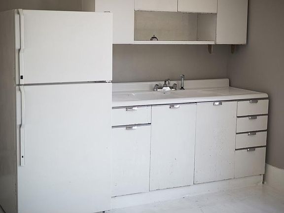 4th image of 401 Bradley St #2