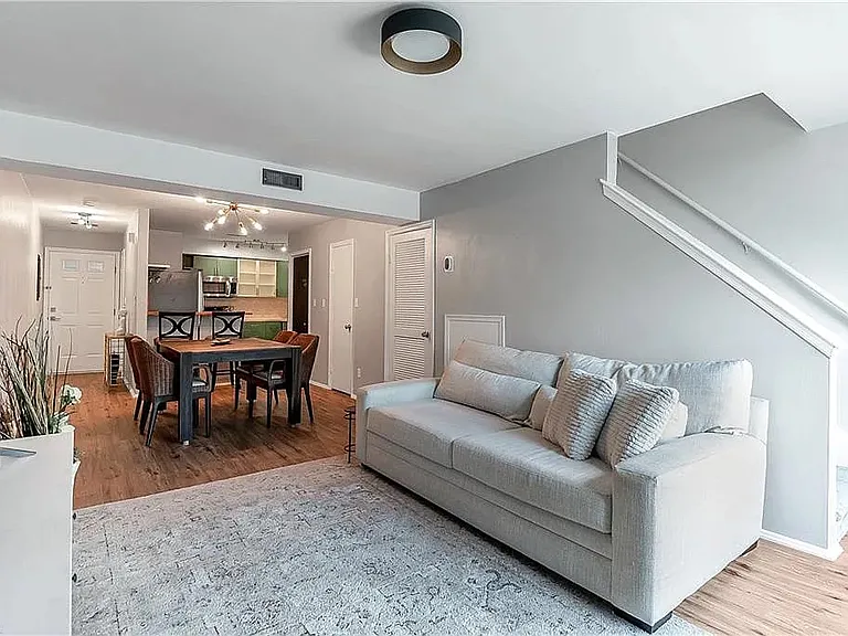 1301 Hampton Blvd #206 — Photo 4