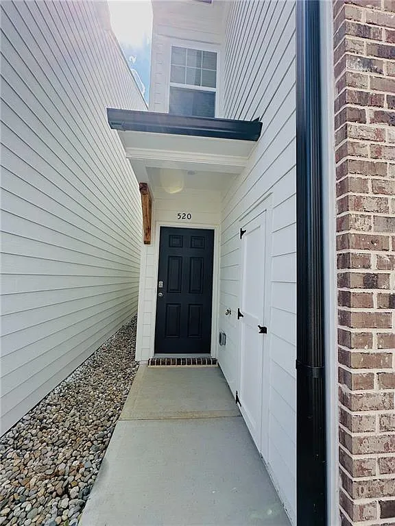 3 bed, 2.5 bath, 1734 sqft, $2,300 — Photo 2