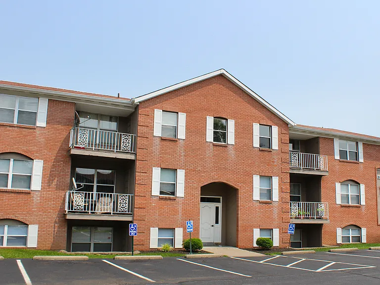 Four Worlds Apartments — Photo 30
