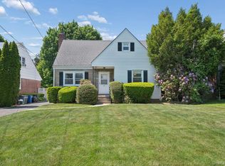 65 Lyons Rd, Scarsdale, NY 10583