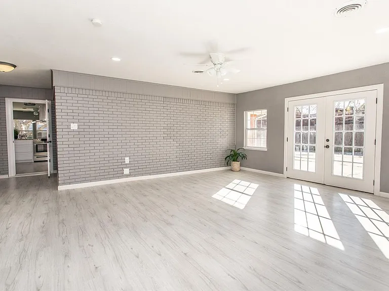1309 Magnolia St — Photo 9