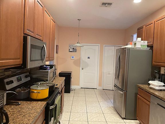 4th image of 337 Gladesdale St