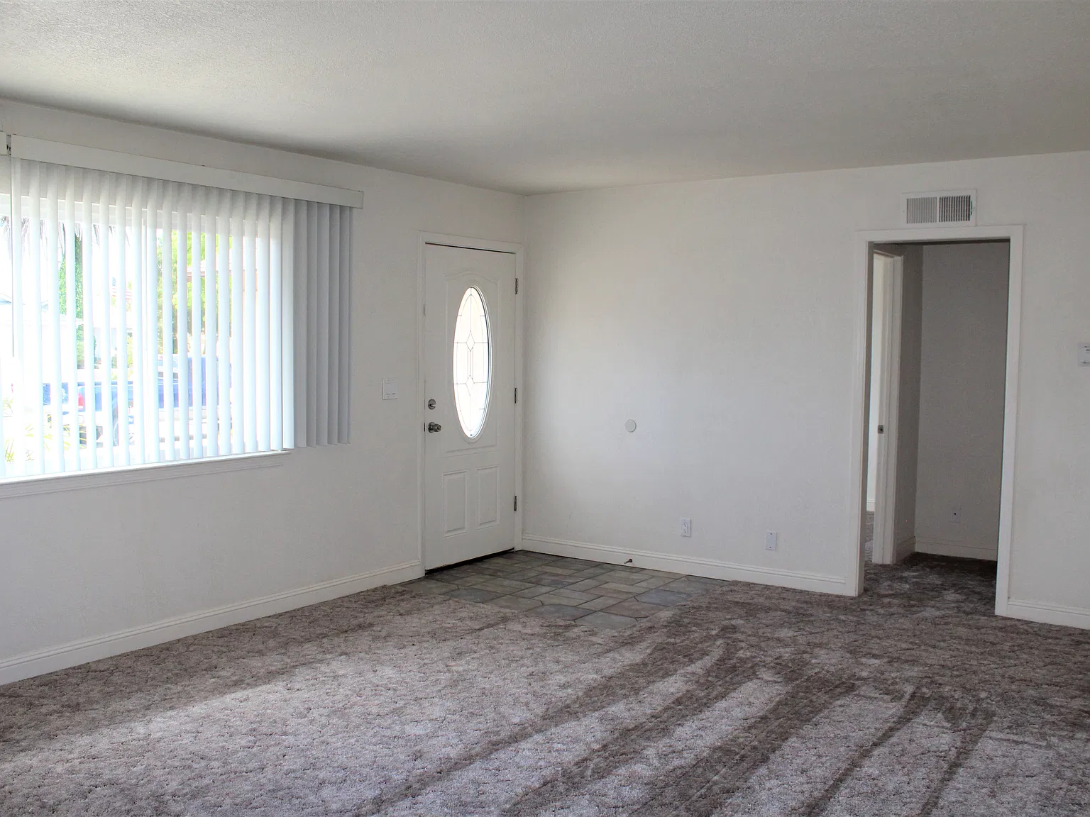 3 bed, 2.0 bath, 1090 sqft, $2,800 — Photo 3