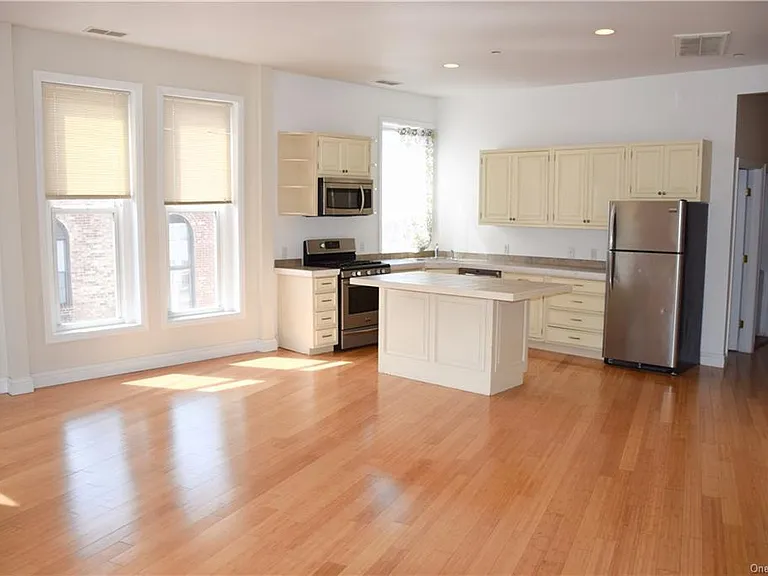 141 Main St #3A — Photo 1
